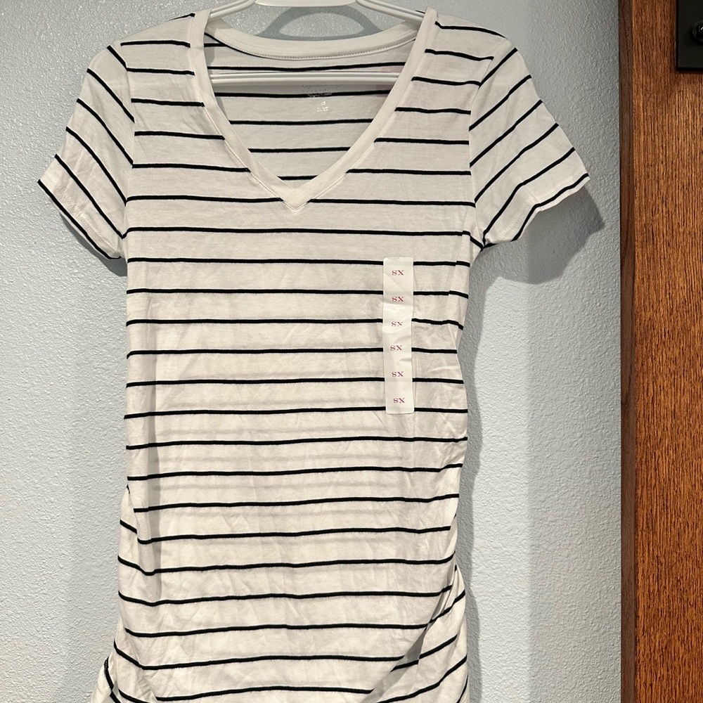 Maternity v-neck tee